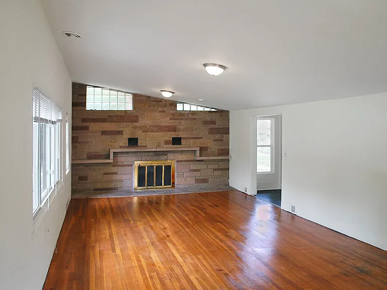 1415 E Hunter Ave — Photo 3