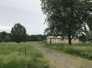 9912 E Homestead Rd, Dix, IL 62830