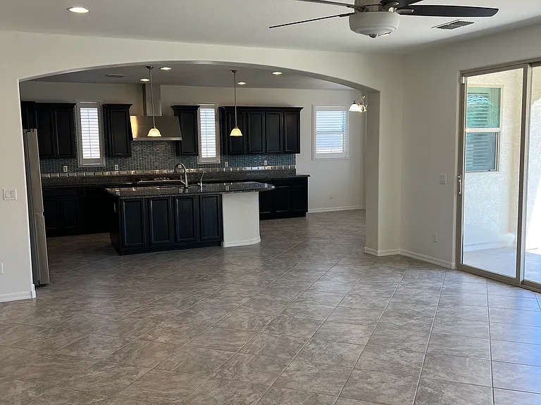 2901 E Iris Dr — Photo 16