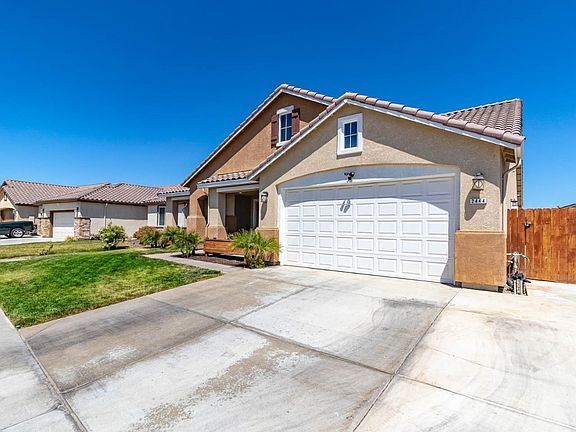 2nd image of 2444 N Mountainside Dr