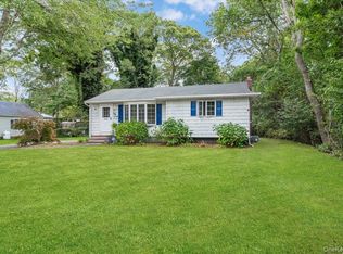 38 Barclay Rd, Mastic Beach, NY 11951