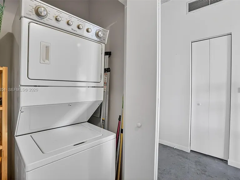 10 SW South River Dr #1410 — Photo 17