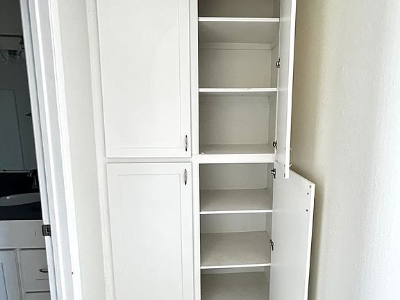 4th image of 3626 44th St APT 6