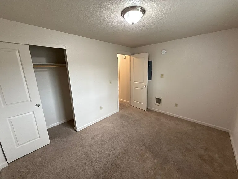 905 Bryan Ct — Photo 21