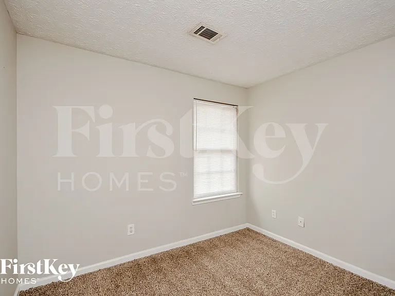 345 Lakeside Cir — Photo 14