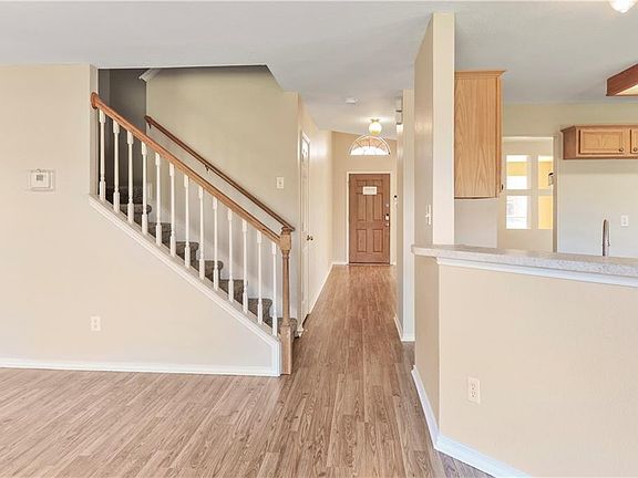 5th image of 2732 N Hampton Dr