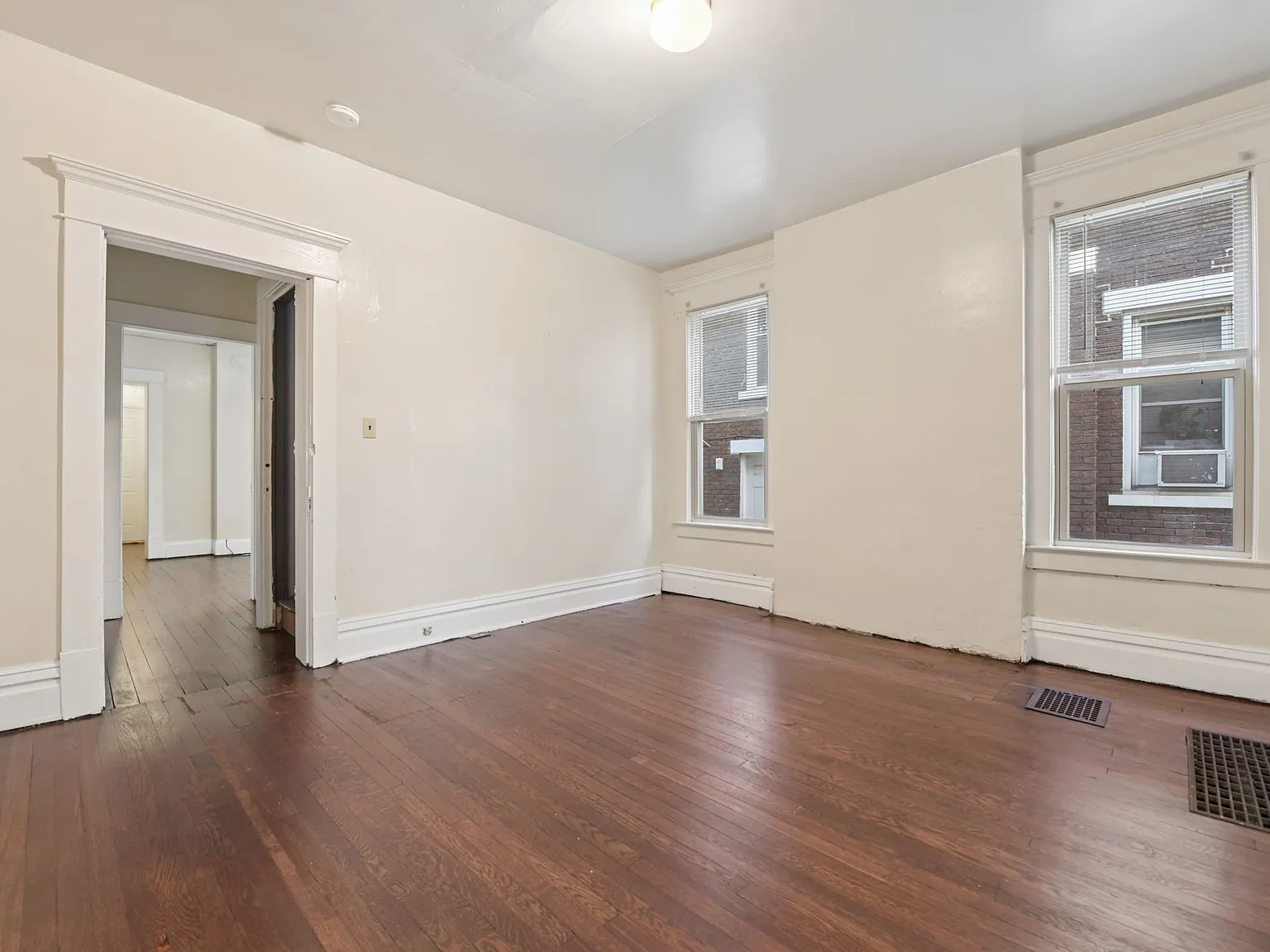 5 bed, 2000 sqft, $4,500 — Photo 4