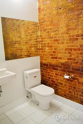 Rented by Kian Realty | media 35