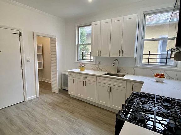 4th image of 40-42 Treacy Ave #2