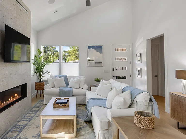 134 E Georgie St — Photo 4