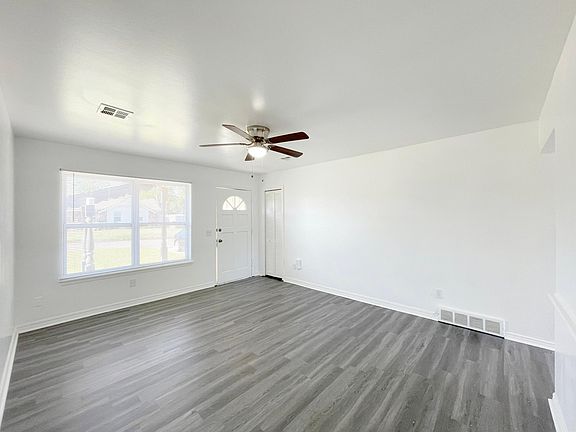 5th image of 3325 Beechwood Dr