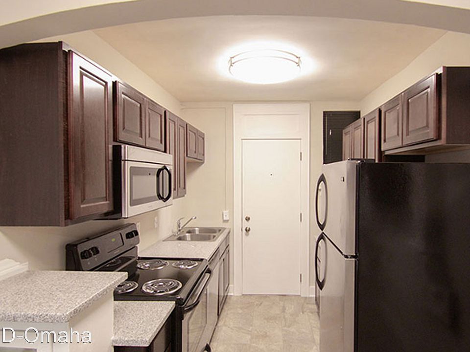 1st image of 3304 Burt St #3