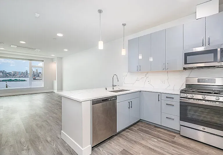 17XX Harbor Ave SW #400 — Photo 4
