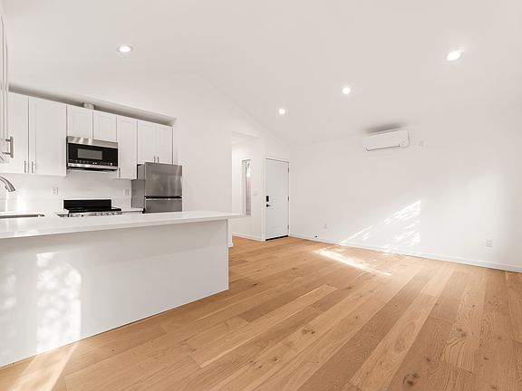5th image of 21228 Velicata St