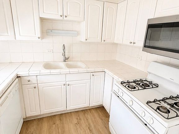 4th image of 4840 Old Orchard Rd #1