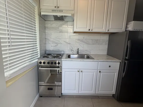 11 SE 2nd Ave #1, Dania, FL 33004
