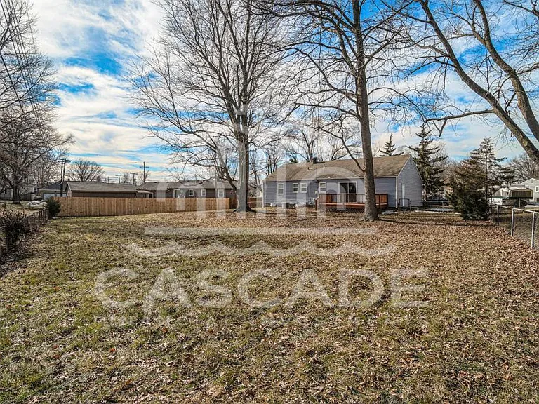403 NW Village Dr — Photo 17
