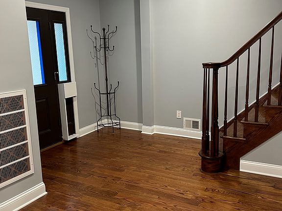 2nd image of 578-580 Belgrove Dr