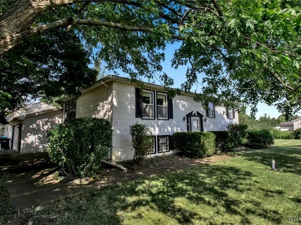 11 Regency Dr, Grand Island, NY 14072