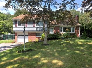 195 Cedarhurst Ln, Milford, CT 06461