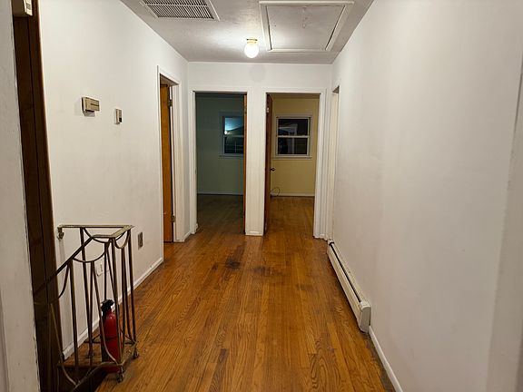 4th image of 72 Bedford Ave Floor 2