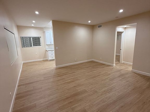 5th image of 378 W Wilson Ave APT 4