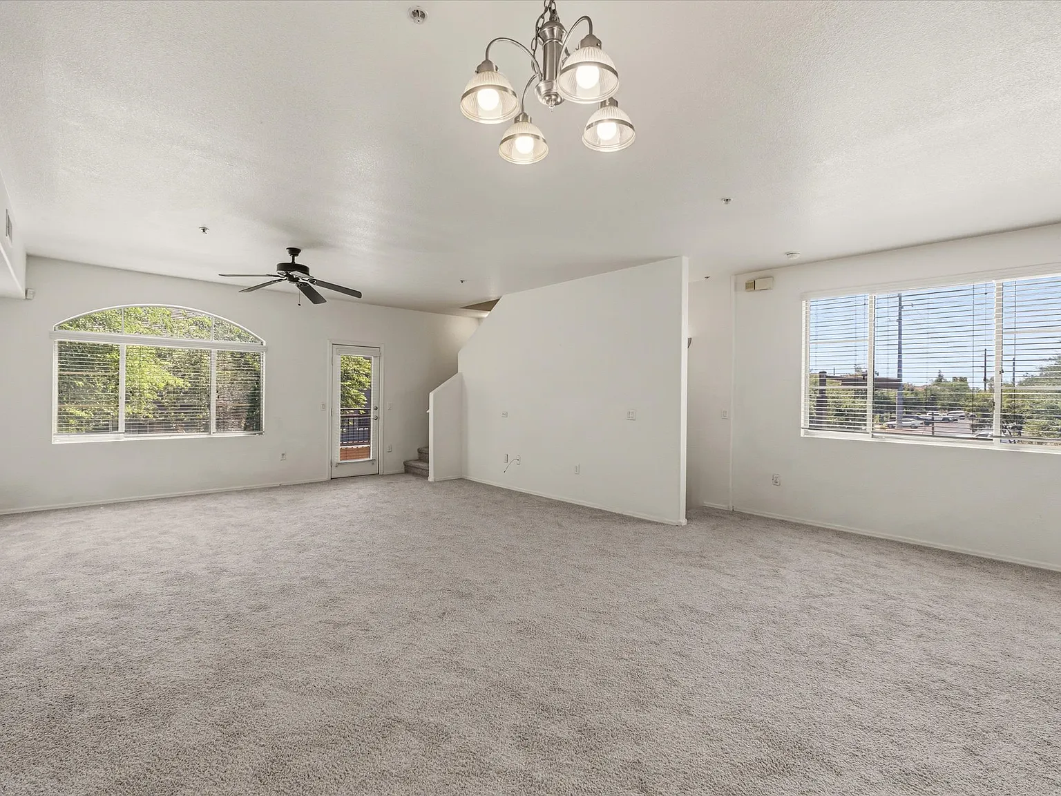 4 bed, 3.5 bath, 1853 sqft, $2,700 — Photo 4