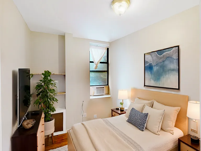 180 Claremont Ave #21 — Photo 5