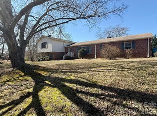 607 Edgewater Dr, Gaffney, SC 29340