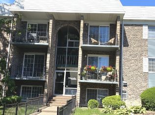 1519 N Windsor Dr APT 210, Arlington Heights, IL 60004