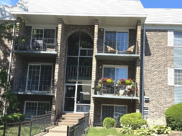 1519 N Windsor Dr APT 210, Arlington Heights, IL 60004