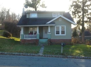 40 Oak St, Hamburg, NJ 07419