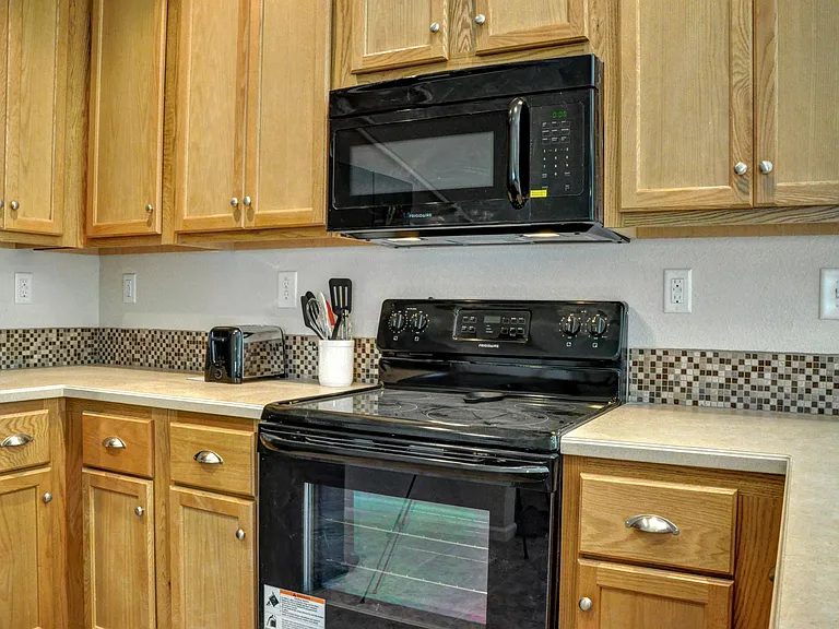 Emerald Ridge Apartments & Townhomes — Photo 15
