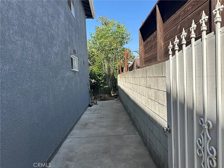 3823 Foster Ave — Photo 14