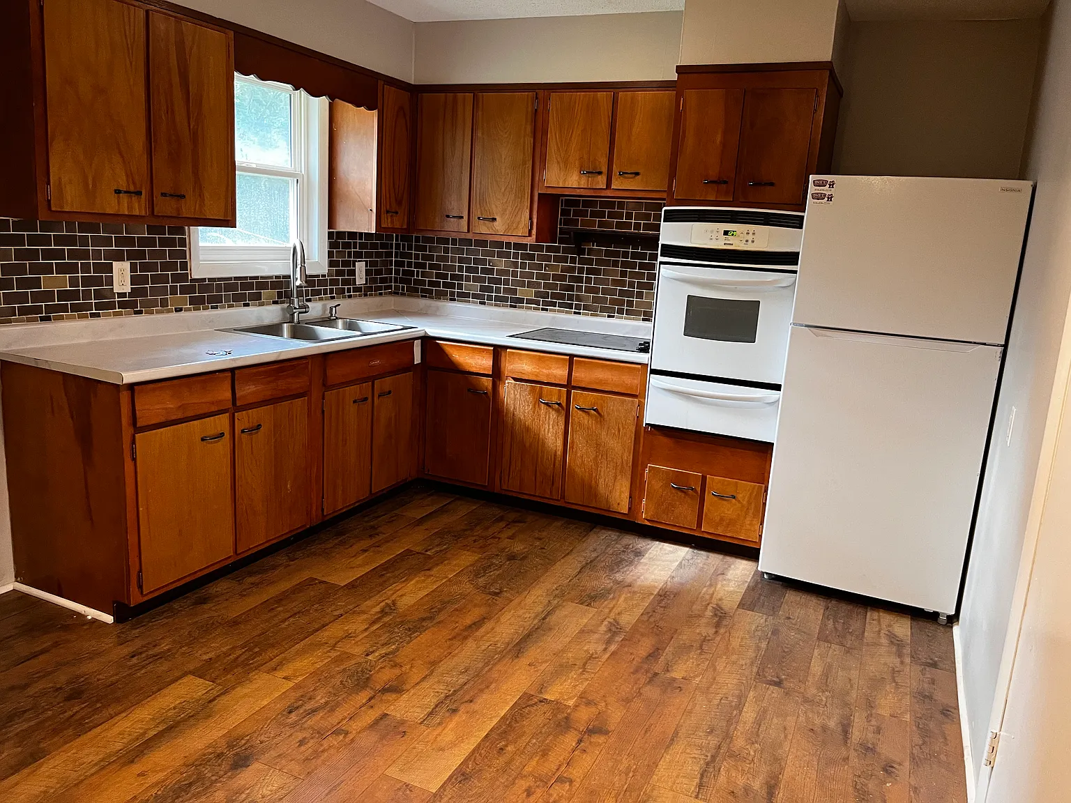 3 bed, 1.5 bath, 894 sqft, $1,650 — Photo 3