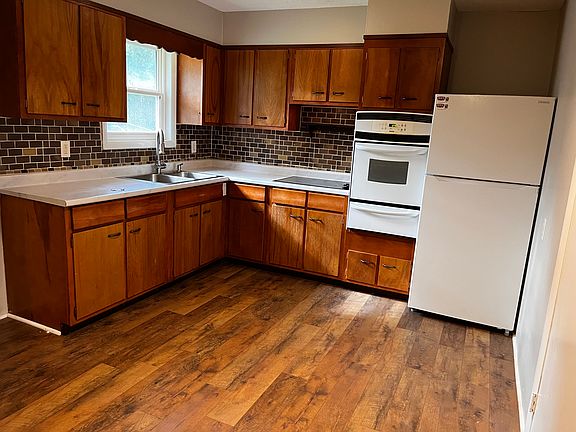 3rd image of 4804 N Wallace Dr