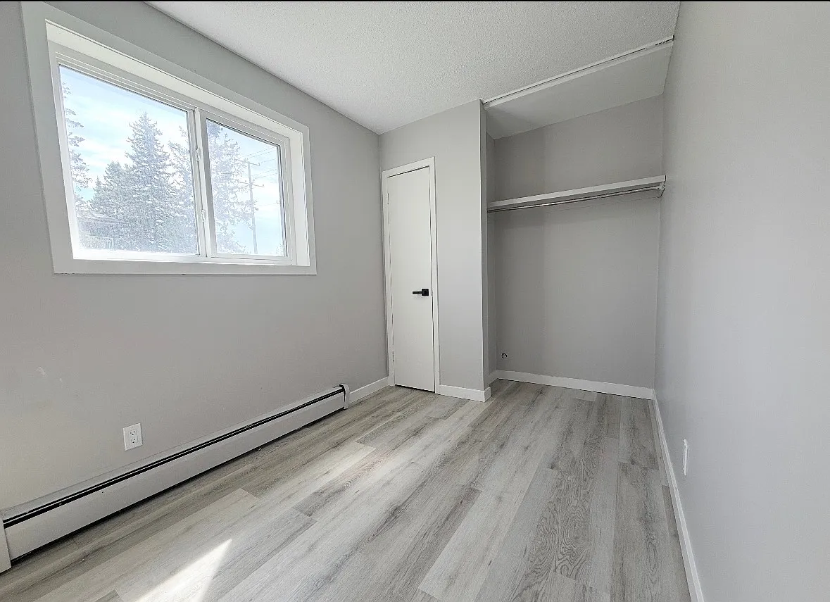 9108 127 Avenue NW Edmonton — Photo 3