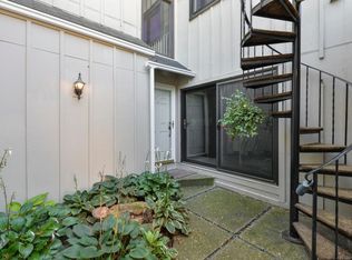 5811 Lake Curve Ln, Brooklyn Center, MN 55429