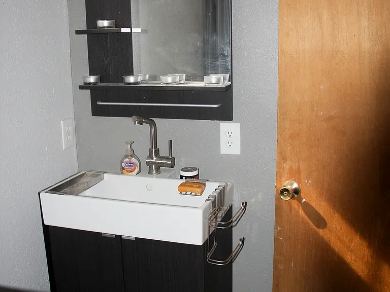 1495 S Grape St — Photo 22