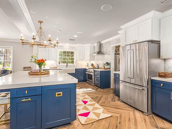 5th image of 204 W 22nd St