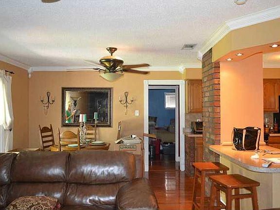 5th image of 140 Valerie St