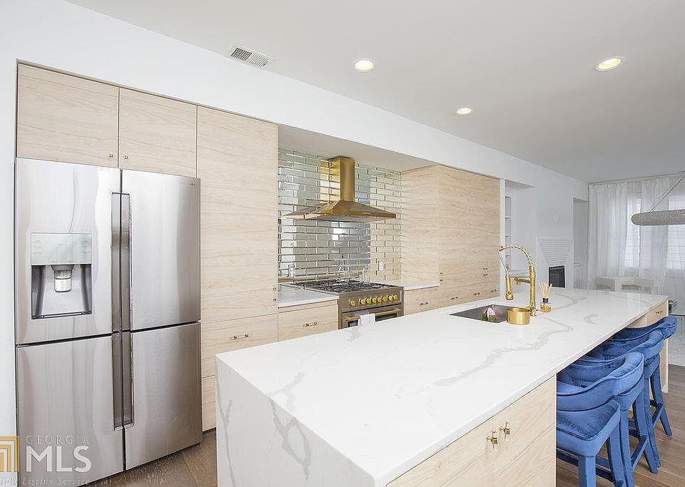 1st image of 253 Aventine Ln