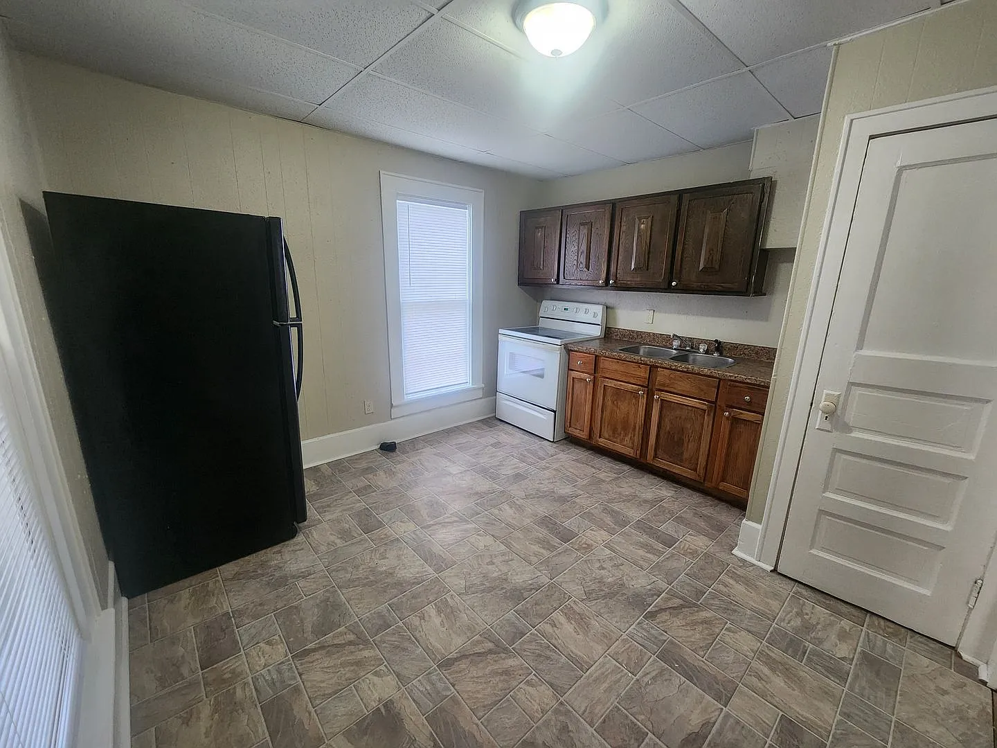 801 S Millwood — Photo 1