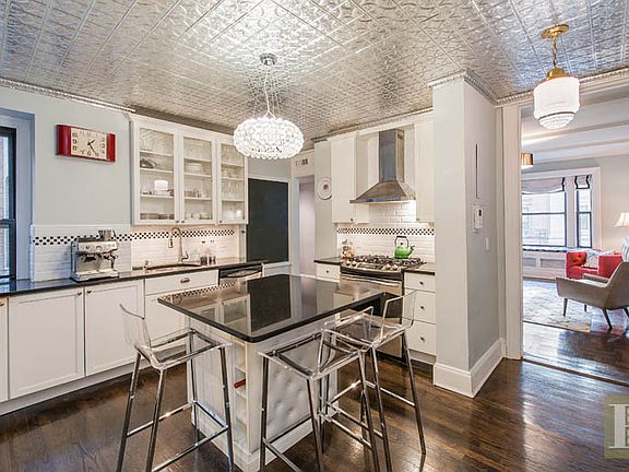 2nd image of 150 W 95th St APT 3B