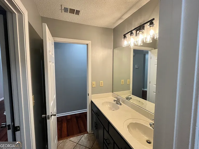 102 Myles Ln — Photo 16