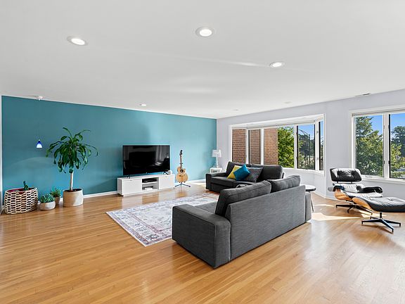 3rd image of 1720 N La Salle St #25
