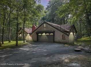 7 Norman Dr, East Stroudsburg, PA 18302