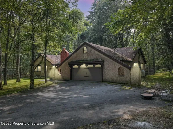 7 Norman Dr, East Stroudsburg, PA 18302