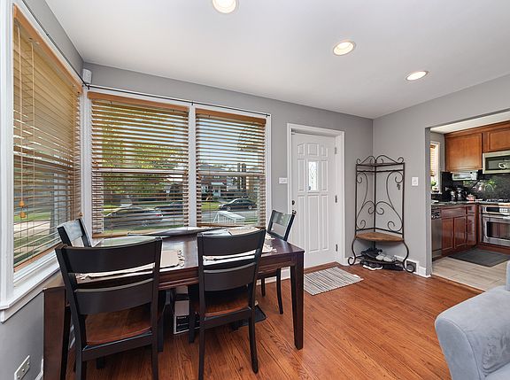 4th image of 2507 Oak St