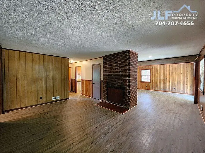 3 bed, 1.0 bath, 1108 sqft, $1,595 — Photo 3